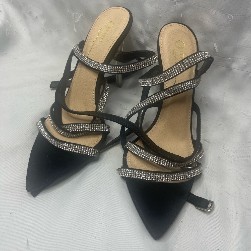Olivia James stunning sterling, shiny black sexy heels 🖤